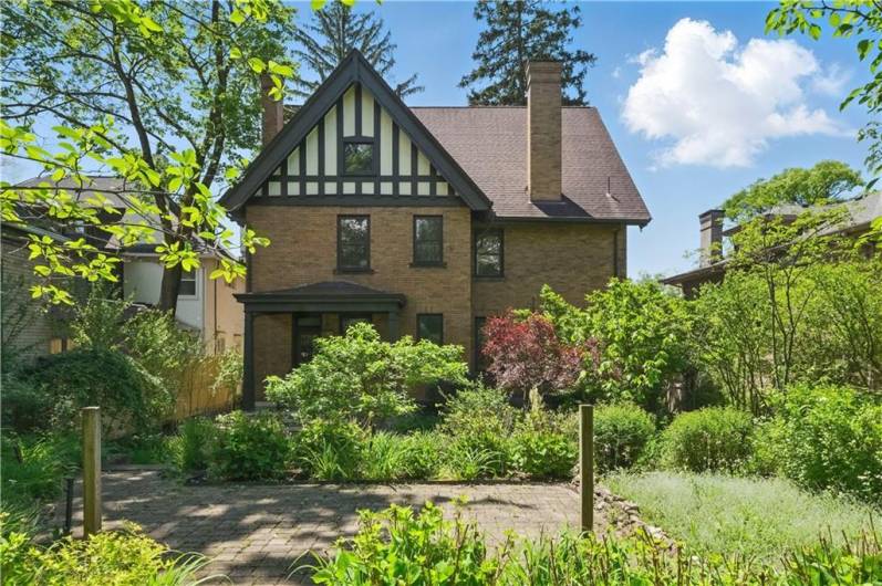 5575 Hampton St, Pittsburgh, PA 15206, 6 Bedrooms Bedrooms, 11 Rooms Rooms,3.1 BathroomsBathrooms,Residential,For Sale,Hampton St,0,1688338