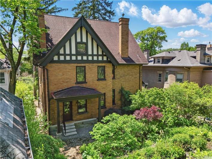 5575 Hampton St, Pittsburgh, PA 15206, 6 Bedrooms Bedrooms, 11 Rooms Rooms,3.1 BathroomsBathrooms,Residential,For Sale,Hampton St,0,1688338