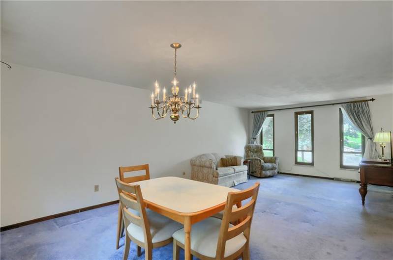 258 Locust Ridge Dr, Pittsburgh, PA 15209, 3 Bedrooms Bedrooms, 9 Rooms Rooms,2.1 BathroomsBathrooms,Residential,For Sale,Locust Ridge Dr,0,1710853