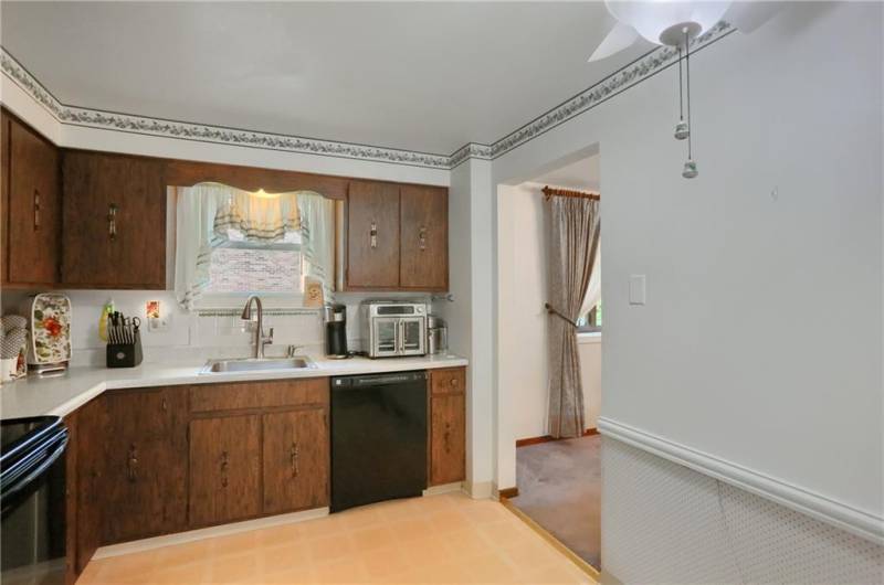 258 Locust Ridge Dr, Pittsburgh, PA 15209, 3 Bedrooms Bedrooms, 9 Rooms Rooms,2.1 BathroomsBathrooms,Residential,For Sale,Locust Ridge Dr,0,1710853