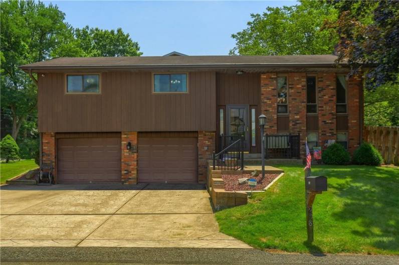258 Locust Ridge Dr, Pittsburgh, PA 15209, 3 Bedrooms Bedrooms, 9 Rooms Rooms,2.1 BathroomsBathrooms,Residential,For Sale,Locust Ridge Dr,0,1710853