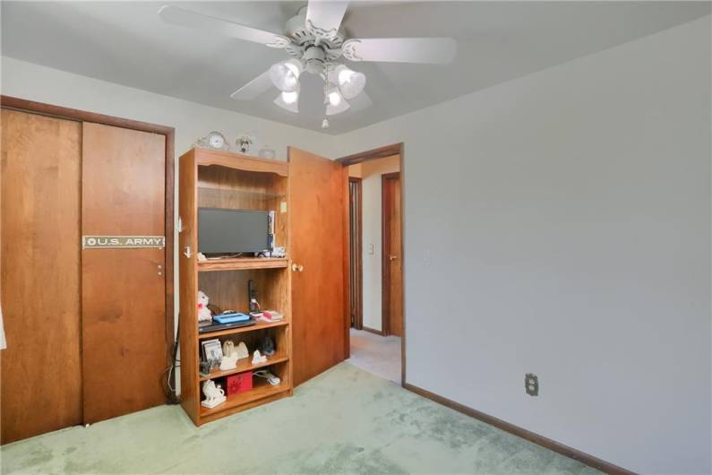 258 Locust Ridge Dr, Pittsburgh, PA 15209, 3 Bedrooms Bedrooms, 9 Rooms Rooms,2.1 BathroomsBathrooms,Residential,For Sale,Locust Ridge Dr,0,1710853