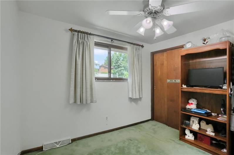 258 Locust Ridge Dr, Pittsburgh, PA 15209, 3 Bedrooms Bedrooms, 9 Rooms Rooms,2.1 BathroomsBathrooms,Residential,For Sale,Locust Ridge Dr,0,1710853