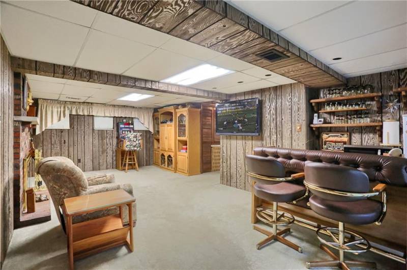 258 Locust Ridge Dr, Pittsburgh, PA 15209, 3 Bedrooms Bedrooms, 9 Rooms Rooms,2.1 BathroomsBathrooms,Residential,For Sale,Locust Ridge Dr,0,1710853