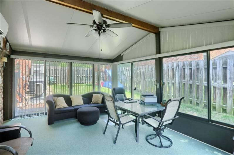 258 Locust Ridge Dr, Pittsburgh, PA 15209, 3 Bedrooms Bedrooms, 9 Rooms Rooms,2.1 BathroomsBathrooms,Residential,For Sale,Locust Ridge Dr,0,1710853