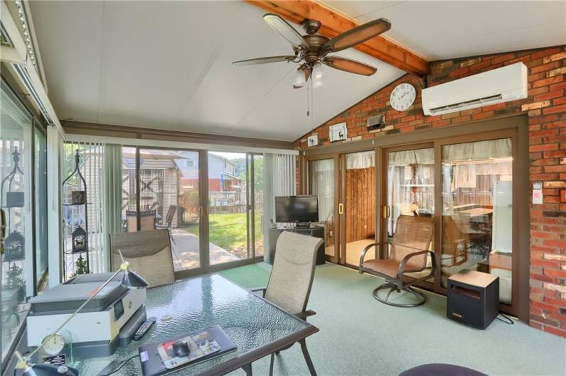 258 Locust Ridge Dr, Pittsburgh, PA 15209, 3 Bedrooms Bedrooms, 9 Rooms Rooms,2.1 BathroomsBathrooms,Residential,For Sale,Locust Ridge Dr,0,1710853