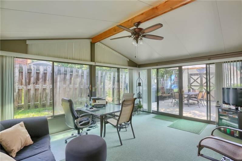258 Locust Ridge Dr, Pittsburgh, PA 15209, 3 Bedrooms Bedrooms, 9 Rooms Rooms,2.1 BathroomsBathrooms,Residential,For Sale,Locust Ridge Dr,0,1710853