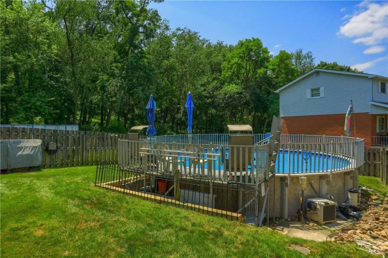 258 Locust Ridge Dr, Pittsburgh, PA 15209, 3 Bedrooms Bedrooms, 9 Rooms Rooms,2.1 BathroomsBathrooms,Residential,For Sale,Locust Ridge Dr,0,1710853