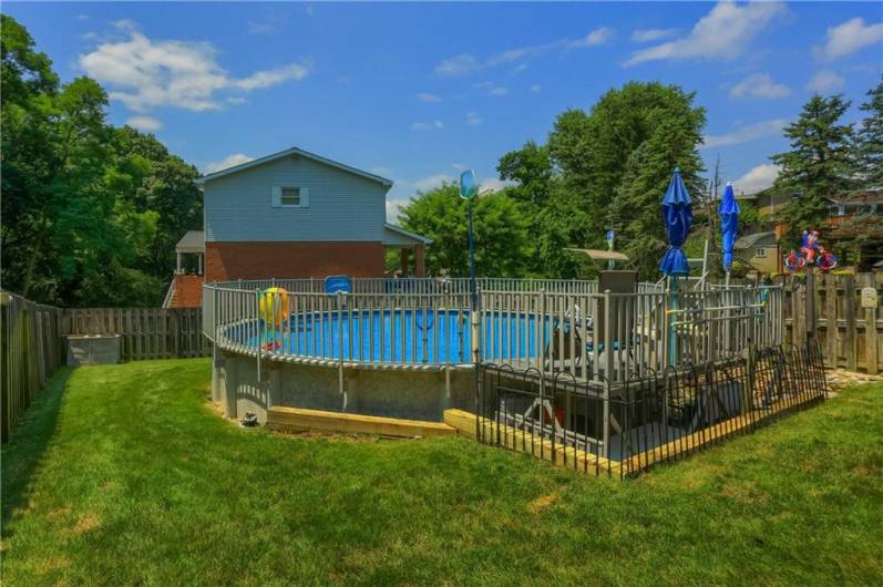 258 Locust Ridge Dr, Pittsburgh, PA 15209, 3 Bedrooms Bedrooms, 9 Rooms Rooms,2.1 BathroomsBathrooms,Residential,For Sale,Locust Ridge Dr,0,1710853