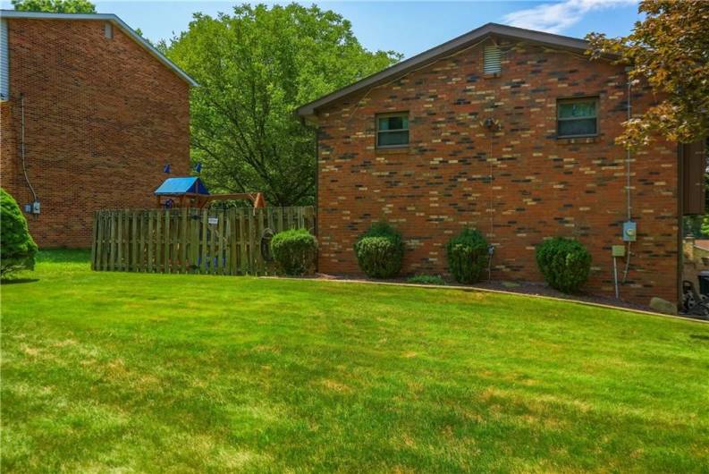 258 Locust Ridge Dr, Pittsburgh, PA 15209, 3 Bedrooms Bedrooms, 9 Rooms Rooms,2.1 BathroomsBathrooms,Residential,For Sale,Locust Ridge Dr,0,1710853