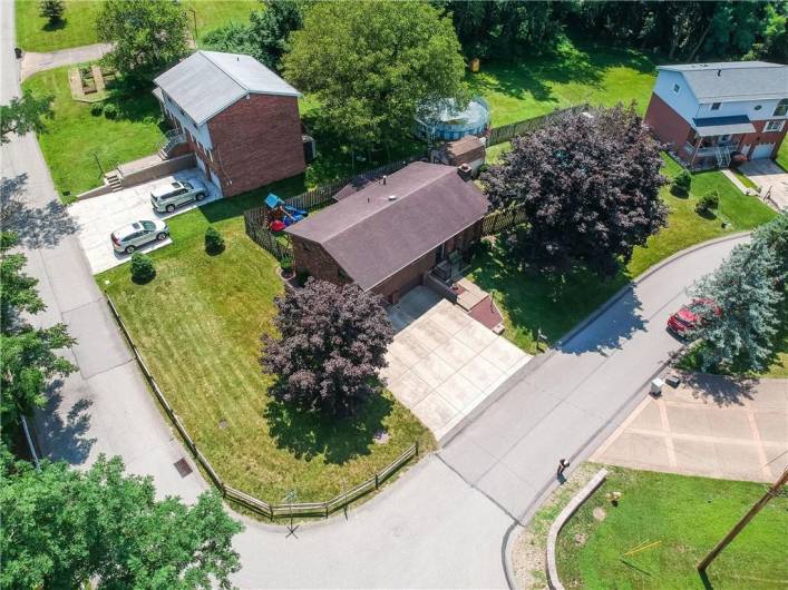 258 Locust Ridge Dr, Pittsburgh, PA 15209, 3 Bedrooms Bedrooms, 9 Rooms Rooms,2.1 BathroomsBathrooms,Residential,For Sale,Locust Ridge Dr,0,1710853