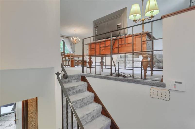 258 Locust Ridge Dr, Pittsburgh, PA 15209, 3 Bedrooms Bedrooms, 9 Rooms Rooms,2.1 BathroomsBathrooms,Residential,For Sale,Locust Ridge Dr,0,1710853