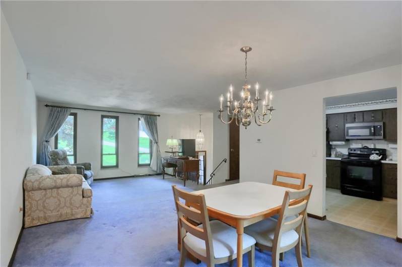 258 Locust Ridge Dr, Pittsburgh, PA 15209, 3 Bedrooms Bedrooms, 9 Rooms Rooms,2.1 BathroomsBathrooms,Residential,For Sale,Locust Ridge Dr,0,1710853