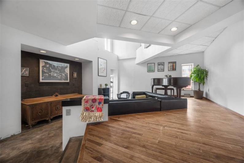 23 Seneca St, Pittsburgh, PA 15219, 1 Bedroom Bedrooms, ,2 BathroomsBathrooms,Residential,For Sale,Seneca St,0,1711346
