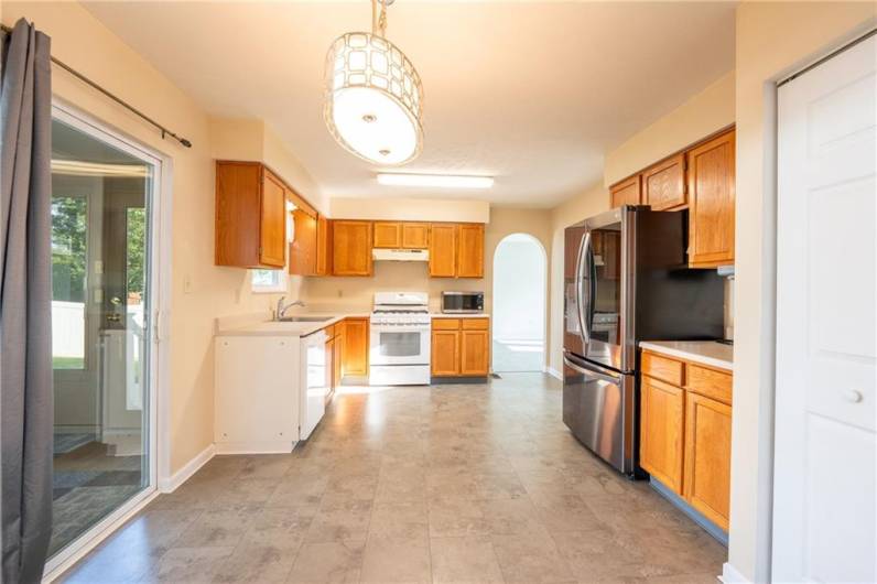 111 Stratford Ct, New Stanton, PA 15672, 4 Bedrooms Bedrooms, 10 Rooms Rooms,2.1 BathroomsBathrooms,Residential,For Sale,Stratford Ct,0,1711431