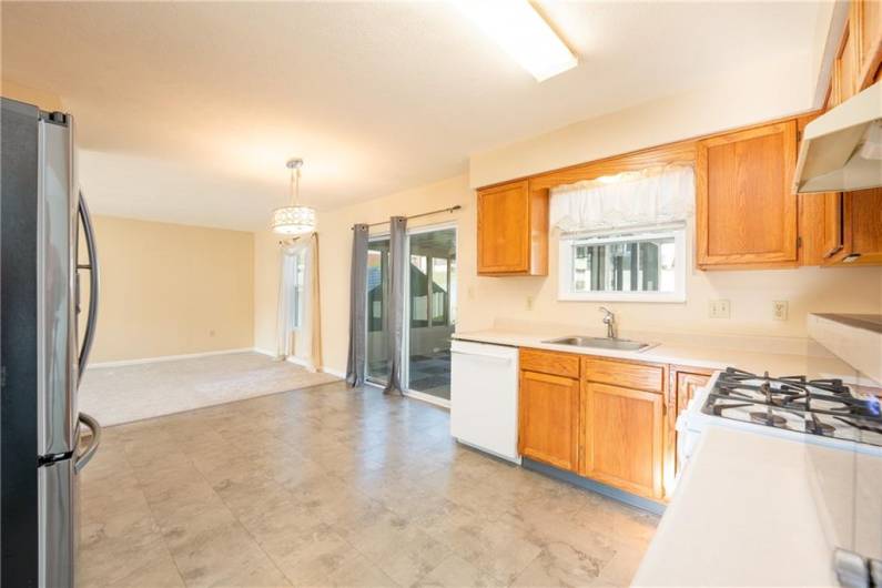111 Stratford Ct, New Stanton, PA 15672, 4 Bedrooms Bedrooms, 10 Rooms Rooms,2.1 BathroomsBathrooms,Residential,For Sale,Stratford Ct,0,1711431