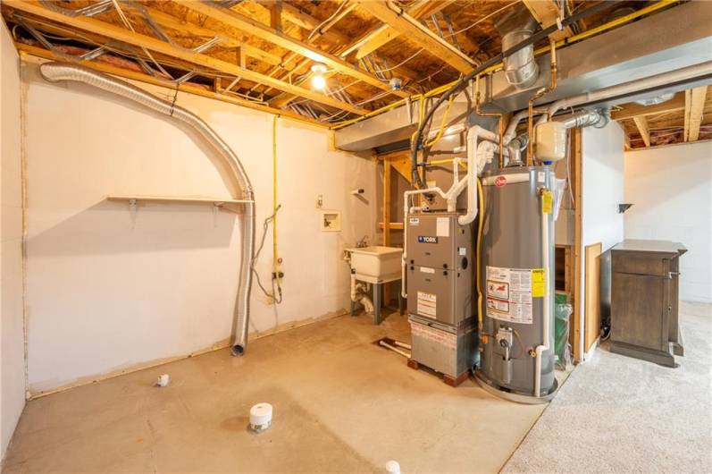 111 Stratford Ct, New Stanton, PA 15672, 4 Bedrooms Bedrooms, 10 Rooms Rooms,2.1 BathroomsBathrooms,Residential,For Sale,Stratford Ct,0,1711431