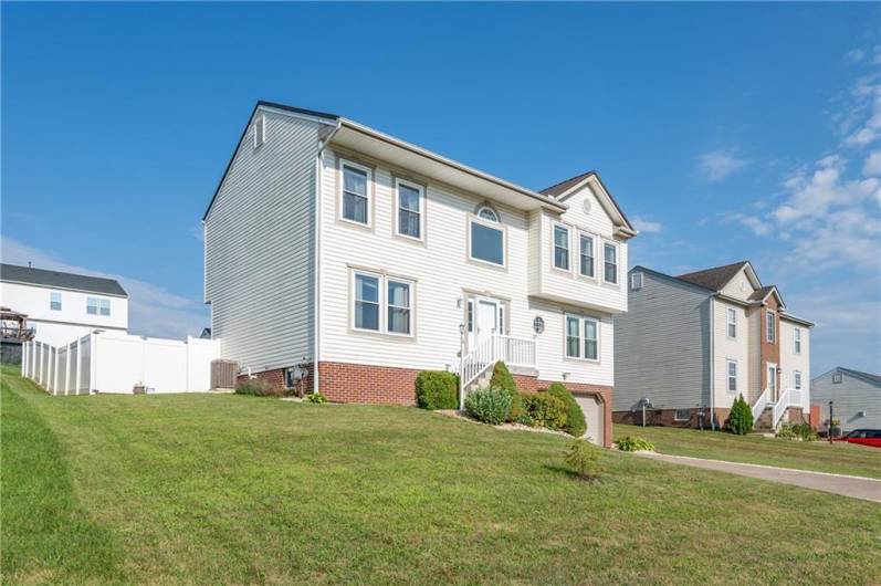 111 Stratford Ct, New Stanton, PA 15672, 4 Bedrooms Bedrooms, 10 Rooms Rooms,2.1 BathroomsBathrooms,Residential,For Sale,Stratford Ct,0,1711431