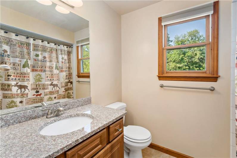 Upper-Level Full-Bath