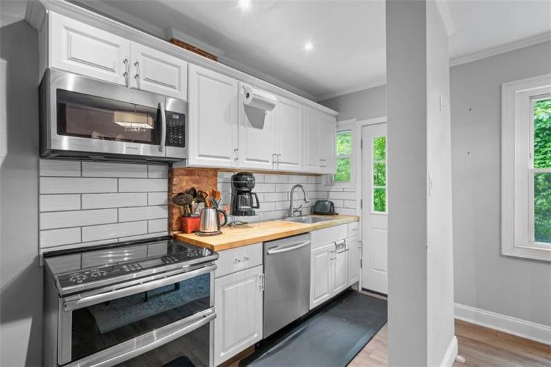 5402 Kincaid St, Pittsburgh, PA 15206, 2 Bedrooms Bedrooms, ,1 BathroomBathrooms,Residential,For Sale,Kincaid St,0,1711546