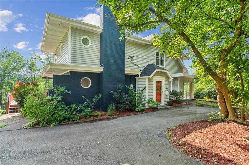 30 Forsythe Road, Pittsburgh, PA 15220, 4 Bedrooms Bedrooms, 10 Rooms Rooms,2 BathroomsBathrooms,Residential,For Sale,Forsythe Road,0,1711572