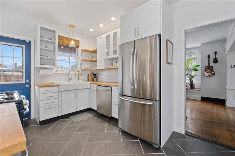 925 Fordham Ave, Pittsburgh, PA 15226, 3 Bedrooms Bedrooms, 7 Rooms Rooms,1 BathroomBathrooms,Residential,For Sale,Fordham Ave,0,1711596