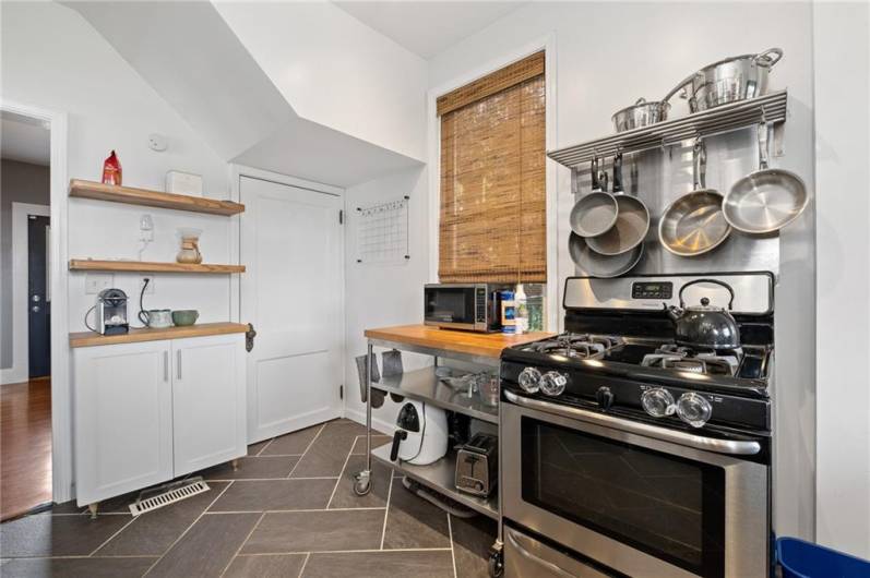 925 Fordham Ave, Pittsburgh, PA 15226, 3 Bedrooms Bedrooms, 7 Rooms Rooms,1 BathroomBathrooms,Residential,For Sale,Fordham Ave,0,1711596