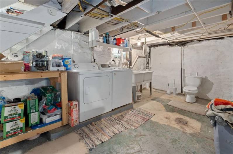 925 Fordham Ave, Pittsburgh, PA 15226, 3 Bedrooms Bedrooms, 7 Rooms Rooms,1 BathroomBathrooms,Residential,For Sale,Fordham Ave,0,1711596