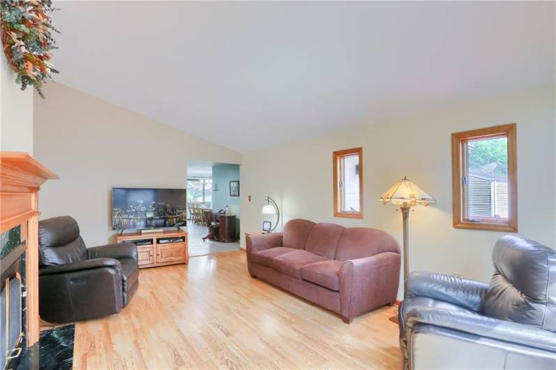 1019 Norton Dr, Mars, PA 16046, 4 Bedrooms Bedrooms, 10 Rooms Rooms,2.1 BathroomsBathrooms,Residential,For Sale,Norton Dr,0,1711634