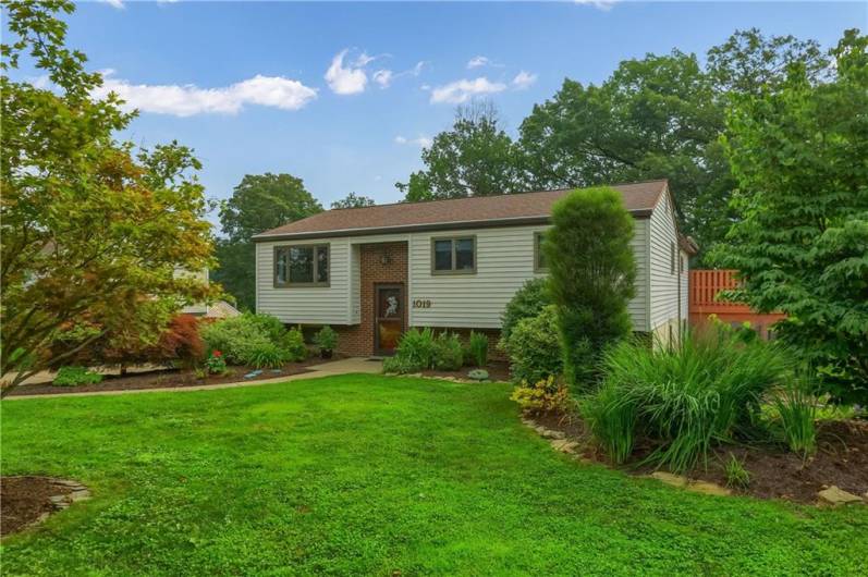 1019 Norton Dr, Mars, PA 16046, 4 Bedrooms Bedrooms, 10 Rooms Rooms,2.1 BathroomsBathrooms,Residential,For Sale,Norton Dr,0,1711634
