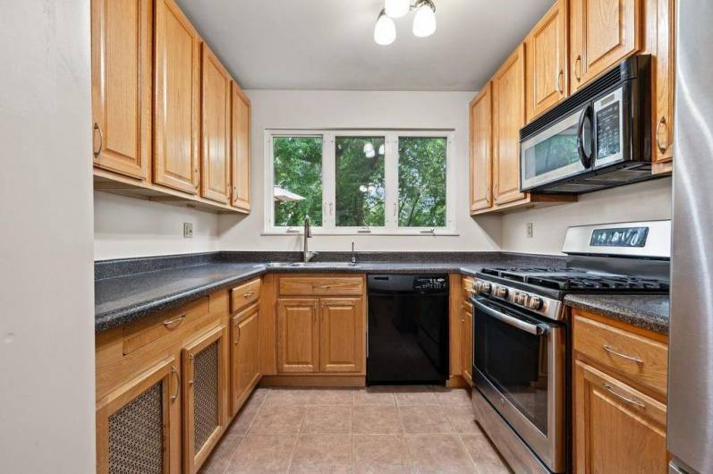 5640 Phillips, 15217, PA 15217, 5 Bedrooms Bedrooms, 9 Rooms Rooms,2 BathroomsBathrooms,Residential,For Sale,Phillips,0,1711654
