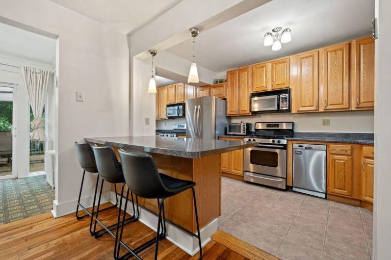 5640 Phillips, 15217, PA 15217, 5 Bedrooms Bedrooms, 9 Rooms Rooms,2 BathroomsBathrooms,Residential,For Sale,Phillips,0,1711654