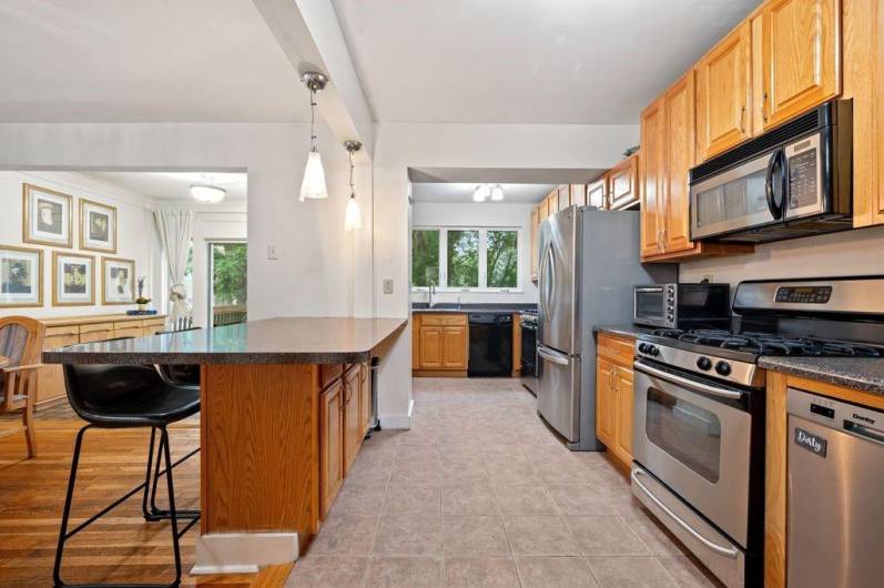 5640 Phillips, 15217, PA 15217, 5 Bedrooms Bedrooms, 9 Rooms Rooms,2 BathroomsBathrooms,Residential,For Sale,Phillips,0,1711654