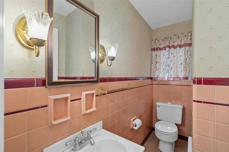 200 Crestmont Rd, Pittsburgh, PA 15237, 4 Bedrooms Bedrooms, 10 Rooms Rooms,2.1 BathroomsBathrooms,Residential,For Sale,Crestmont Rd,0,1711666