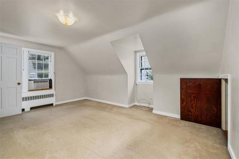 200 Crestmont Rd, Pittsburgh, PA 15237, 4 Bedrooms Bedrooms, 10 Rooms Rooms,2.1 BathroomsBathrooms,Residential,For Sale,Crestmont Rd,0,1711666