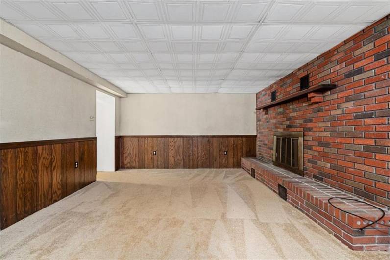200 Crestmont Rd, Pittsburgh, PA 15237, 4 Bedrooms Bedrooms, 10 Rooms Rooms,2.1 BathroomsBathrooms,Residential,For Sale,Crestmont Rd,0,1711666