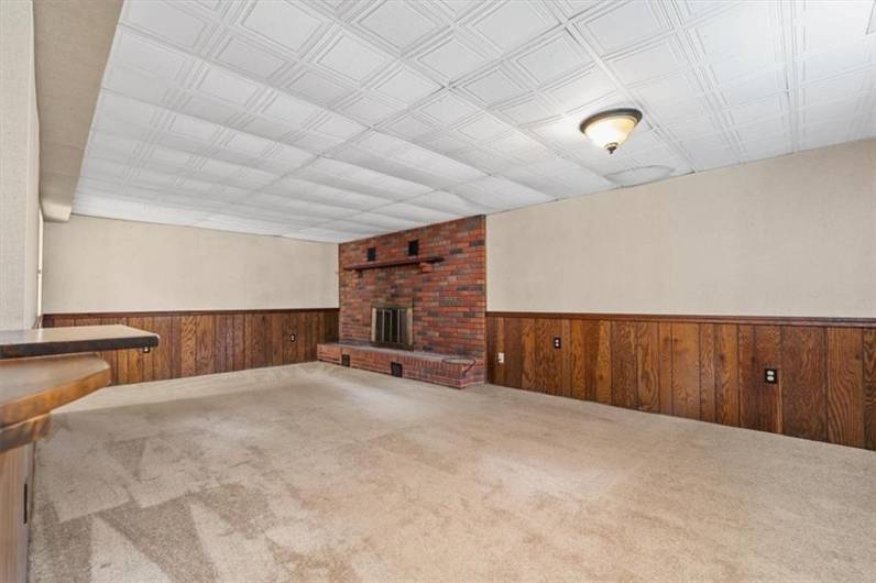 200 Crestmont Rd, Pittsburgh, PA 15237, 4 Bedrooms Bedrooms, 10 Rooms Rooms,2.1 BathroomsBathrooms,Residential,For Sale,Crestmont Rd,0,1711666