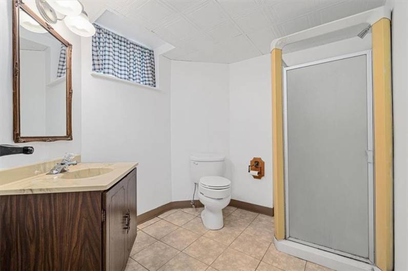 200 Crestmont Rd, Pittsburgh, PA 15237, 4 Bedrooms Bedrooms, 10 Rooms Rooms,2.1 BathroomsBathrooms,Residential,For Sale,Crestmont Rd,0,1711666