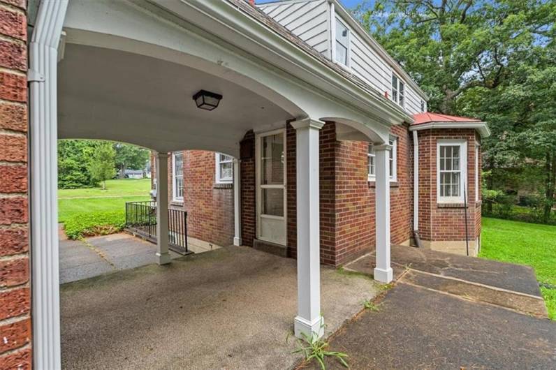200 Crestmont Rd, Pittsburgh, PA 15237, 4 Bedrooms Bedrooms, 10 Rooms Rooms,2.1 BathroomsBathrooms,Residential,For Sale,Crestmont Rd,0,1711666