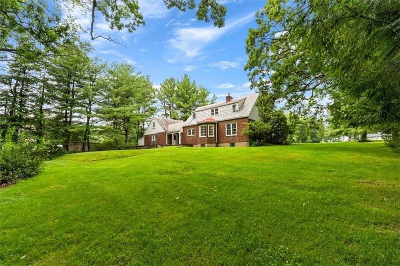 200 Crestmont Rd, Pittsburgh, PA 15237, 4 Bedrooms Bedrooms, 10 Rooms Rooms,2.1 BathroomsBathrooms,Residential,For Sale,Crestmont Rd,0,1711666
