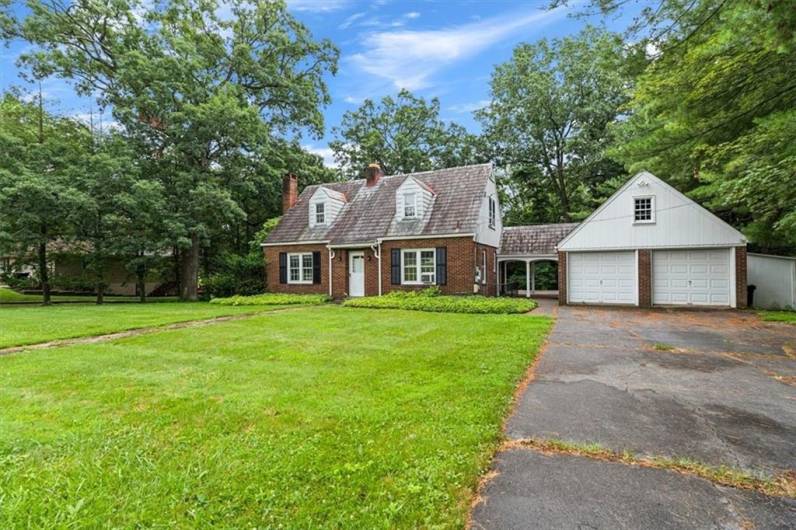 200 Crestmont Rd, Pittsburgh, PA 15237, 4 Bedrooms Bedrooms, 10 Rooms Rooms,2.1 BathroomsBathrooms,Residential,For Sale,Crestmont Rd,0,1711666
