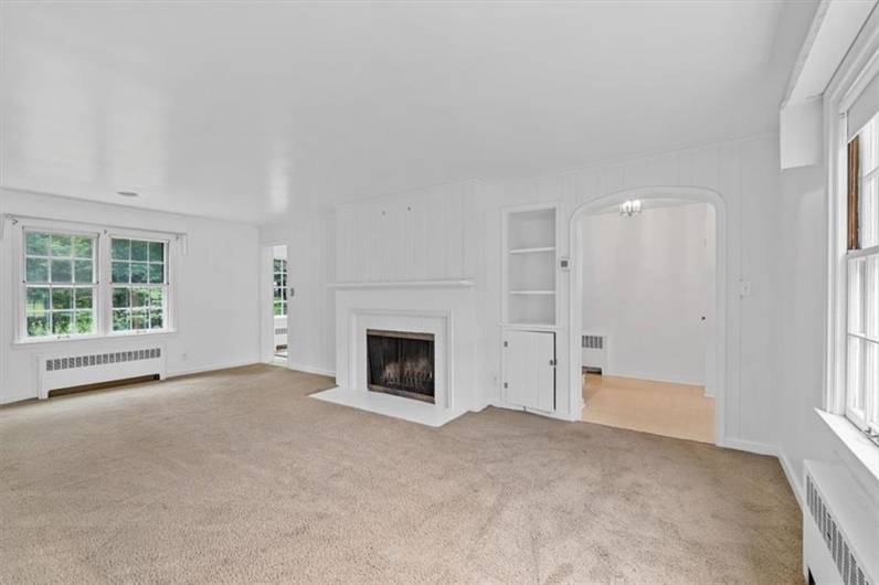 200 Crestmont Rd, Pittsburgh, PA 15237, 4 Bedrooms Bedrooms, 10 Rooms Rooms,2.1 BathroomsBathrooms,Residential,For Sale,Crestmont Rd,0,1711666