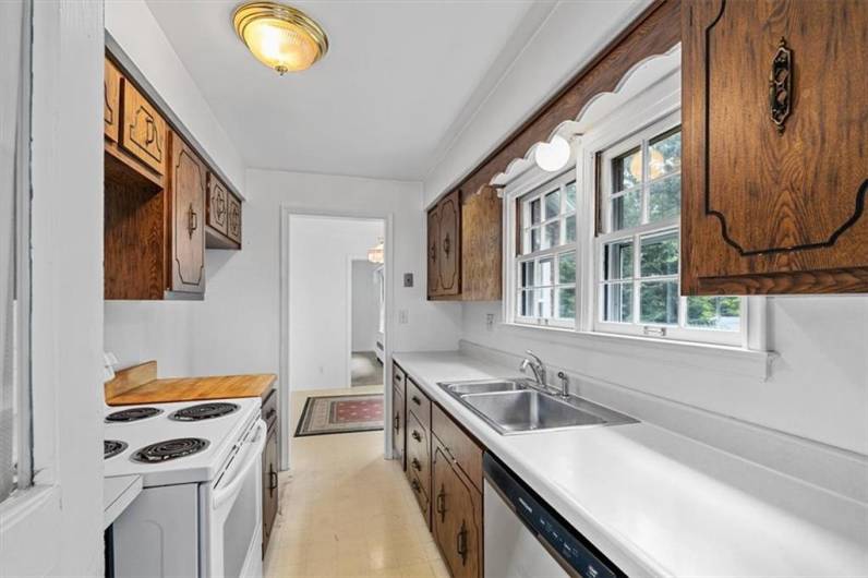 200 Crestmont Rd, Pittsburgh, PA 15237, 4 Bedrooms Bedrooms, 10 Rooms Rooms,2.1 BathroomsBathrooms,Residential,For Sale,Crestmont Rd,0,1711666