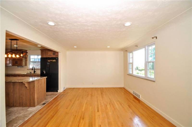 16 Jackson Dr, Monessen, PA 15062, 3 Bedrooms Bedrooms, 5 Rooms Rooms,2 BathroomsBathrooms,Residential,For Sale,Jackson Dr,0,1711670