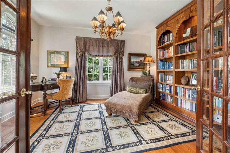 Have to work or study from home? Yes, please! In this room productivity can be achieved in style.