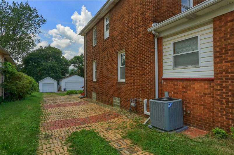 736 Penn Ave, Midland, PA 15059, 3 Bedrooms Bedrooms, 9 Rooms Rooms,2 BathroomsBathrooms,Residential,For Sale,Penn Ave,0,1711684