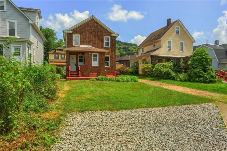 736 Penn Ave, Midland, PA 15059, 3 Bedrooms Bedrooms, 9 Rooms Rooms,2 BathroomsBathrooms,Residential,For Sale,Penn Ave,0,1711684