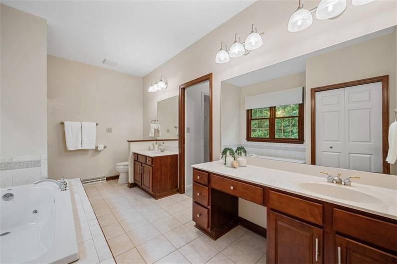 247 Erin Drive, Cranberry Township, PA 16066, 4 Bedrooms Bedrooms, 10 Rooms Rooms,3.1 BathroomsBathrooms,Residential,For Sale,Erin Drive,0,1711700