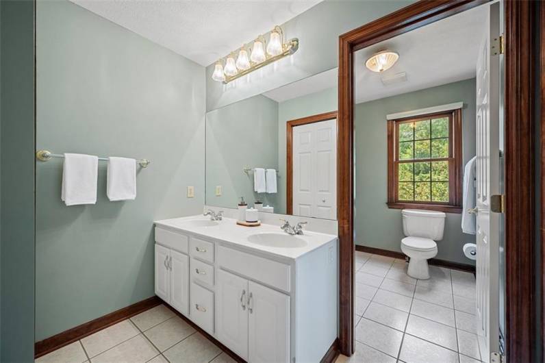 247 Erin Drive, Cranberry Township, PA 16066, 4 Bedrooms Bedrooms, 10 Rooms Rooms,3.1 BathroomsBathrooms,Residential,For Sale,Erin Drive,0,1711700
