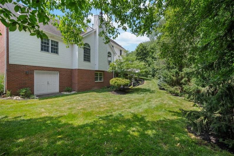 247 Erin Drive, Cranberry Township, PA 16066, 4 Bedrooms Bedrooms, 10 Rooms Rooms,3.1 BathroomsBathrooms,Residential,For Sale,Erin Drive,0,1711700